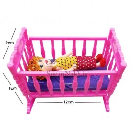گهواره کوچک همراه با عروسک