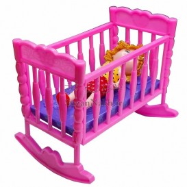 گهواره کوچک همراه با عروسک