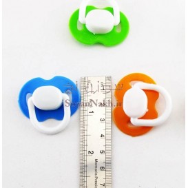 پستونک عروسک کیفیت معمولی_ کد 4 پستونک عروسک کیفیت معمولی_ کد 4