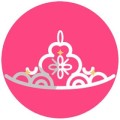 تاج، چوبدستی و تل عروسک